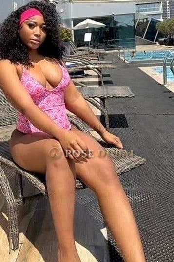 Simmy, 25, escort in Dubai — 168 cm, Tanzanian (photo 2 of 11)